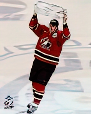 Joe Thornton with 2004 World Cup Trophy ©Photofile